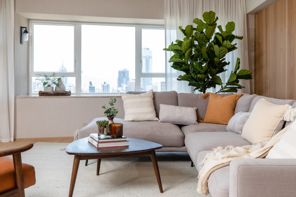 living area with nice natural daylight